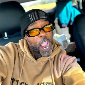 Meet your Posher, Theo